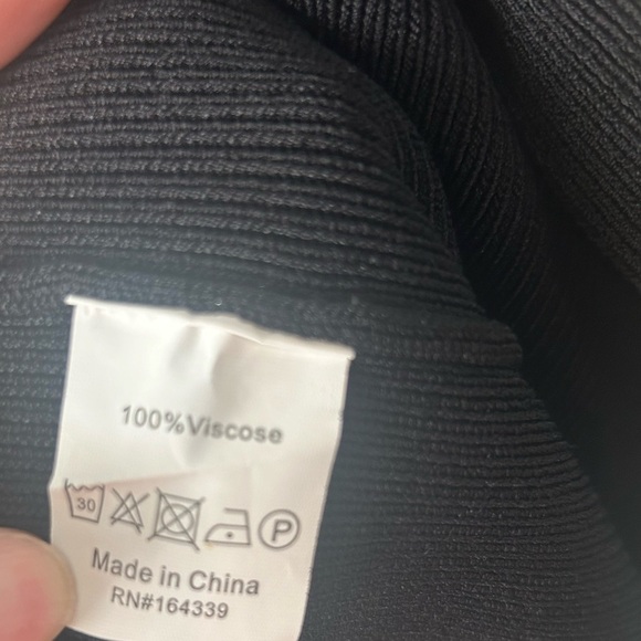 Petal & Pup Black Long Sleeve Dress Front Slit Fitting Women’s 4 - Picture 8 of 8